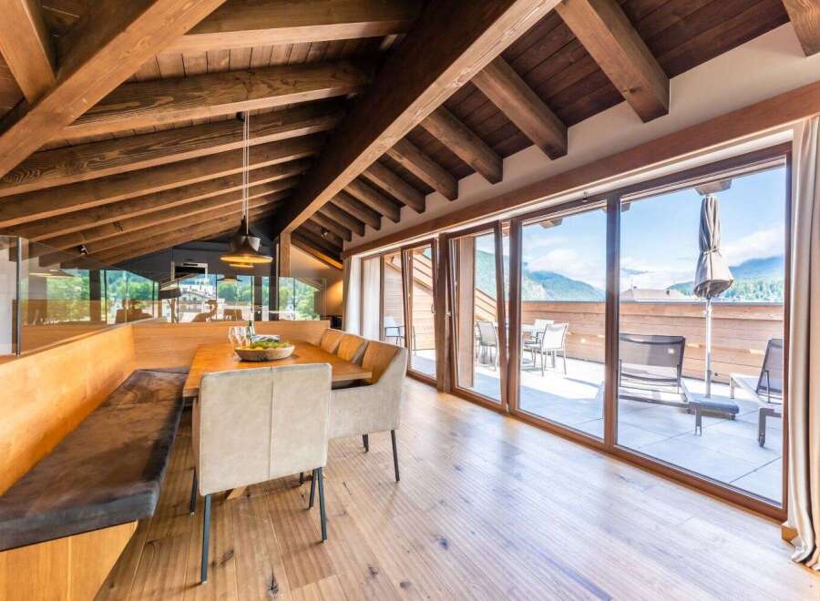 Picture of Penthouse apartment - Wikipedia