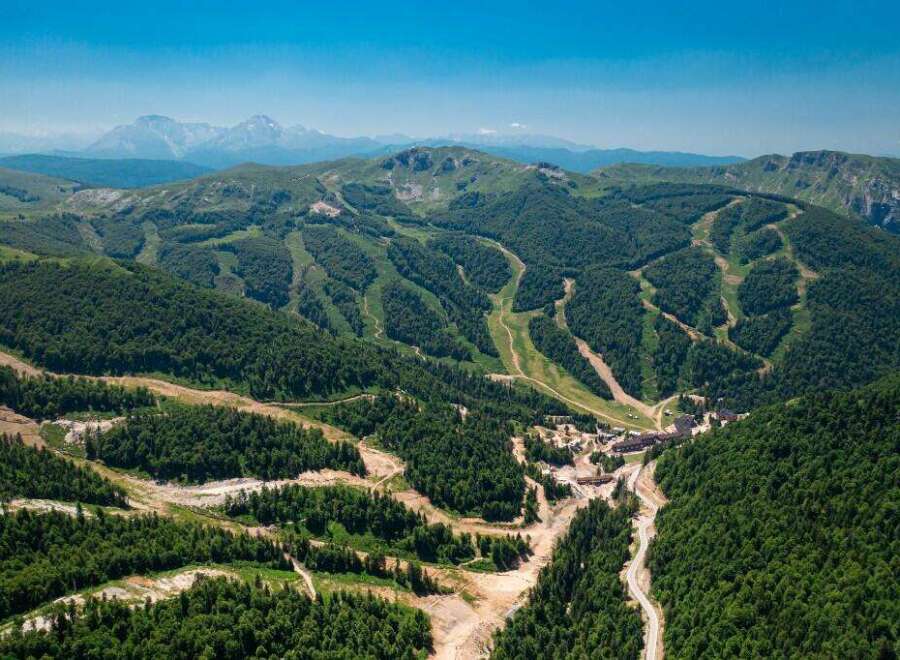 Nestled in a lush mountain range, this stunning property boasts breathtaking views and ski slopes.