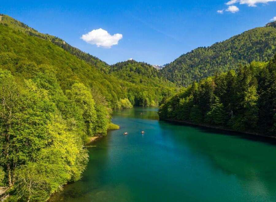 Nestled in a lush green valley, this serene lake offers breathtaking views of the surrounding mountains.