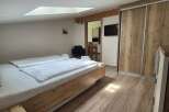 Discover a cozy bedroom with a modern design.