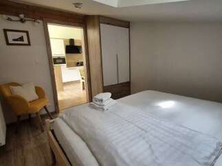 Discover a cozy bedroom with a modern touch.