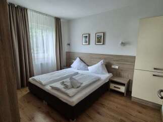 This cozy bedroom features a comfortable double bed with fresh linens and fluffy pillows.