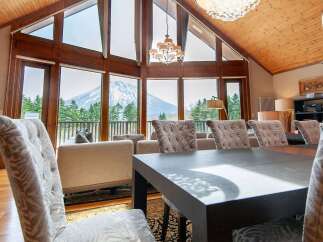 Luxurious chalet with breathtaking views of a snow-capped mountain.