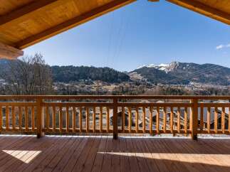 Enjoy breathtaking mountain views from this stunning property.