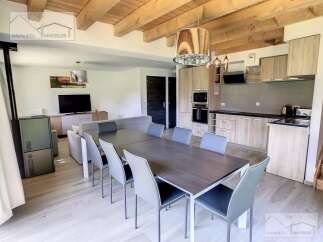 Discover this stunning property featuring a spacious dining area perfect for entertaining.