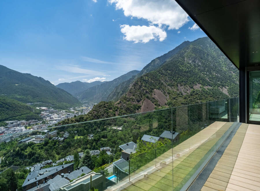 Luxury mountain retreat with breathtaking panoramic views.