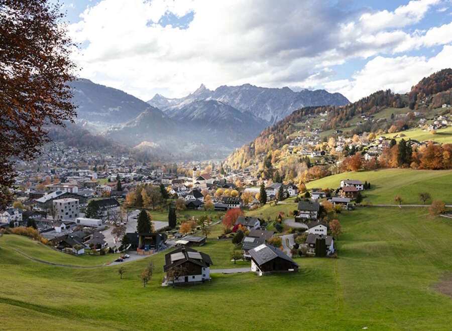 Nestled in a picturesque valley, this charming village boasts stunning mountain views and a tranquil atmosphere.