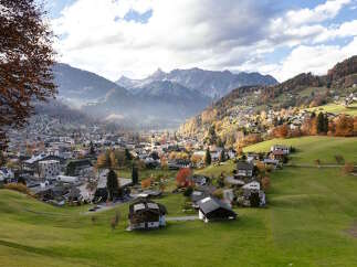 Nestled in a picturesque valley, this charming village boasts stunning mountain views and a tranquil atmosphere.