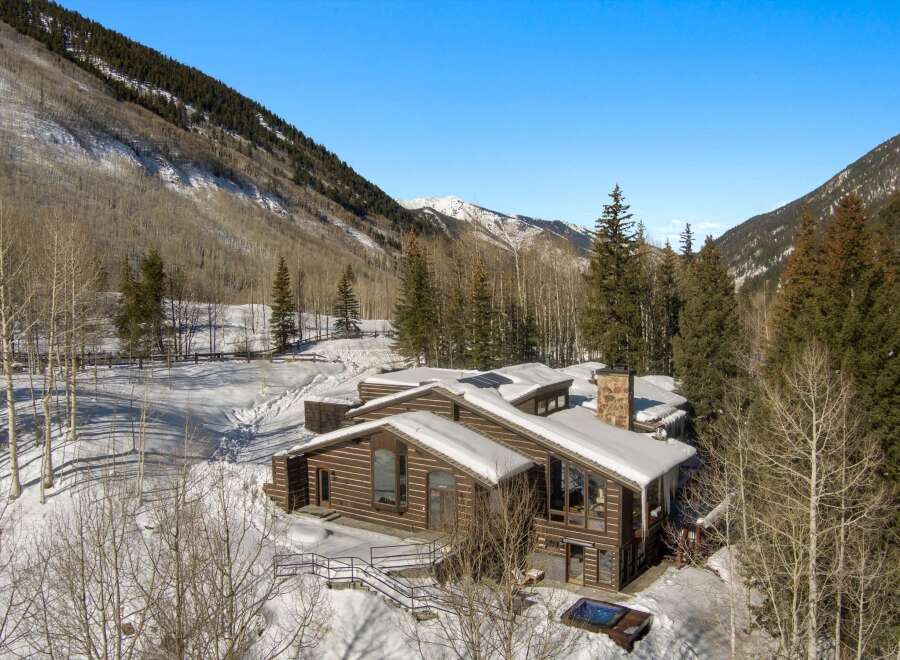 This stunning log cabin nestled in the mountains boasts breathtaking views and luxurious amenities.