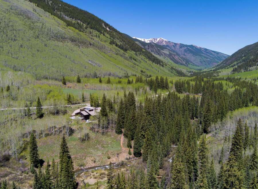 This secluded mountain estate boasts breathtaking views and offers a tranquil escape in a pristine natural setting.