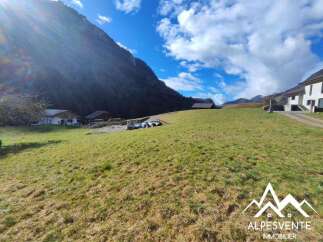 Build your dream home in the breathtaking Alps! This stunning plot offers a tranquil setting with mountain views and nearby amenities.