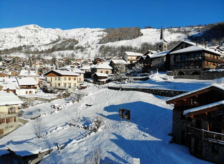 Nestled in a snow-covered mountain village, this charming property offers breathtaking views and a peaceful atmosphere.