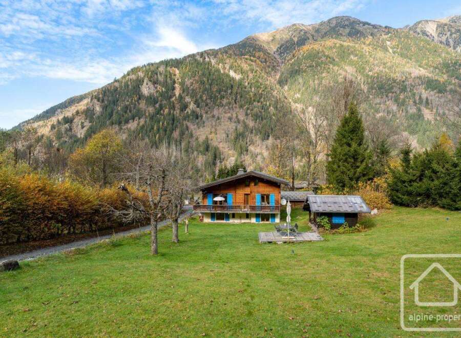 Nestled in the French Alps, this charming chalet boasts stunning mountain views and a spacious garden.