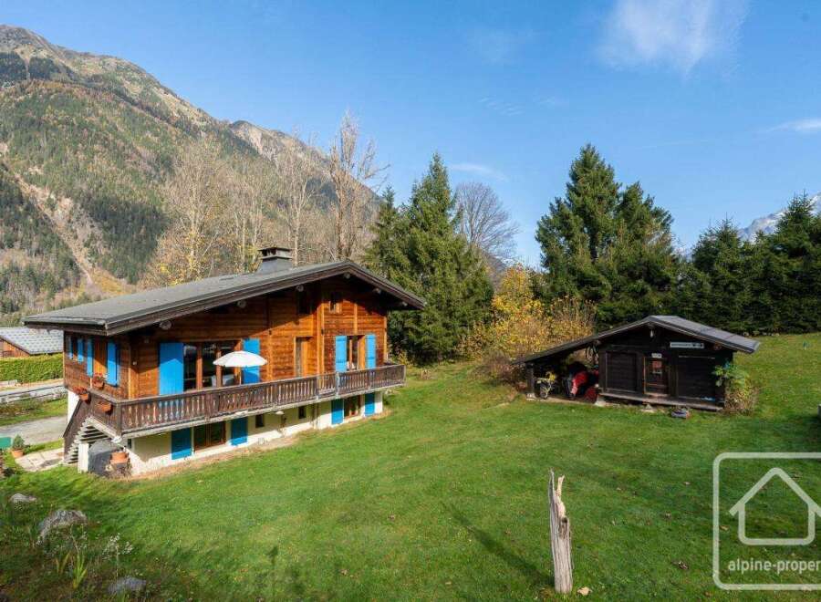Nestled in the French Alps, this charming chalet boasts stunning mountain views and a spacious garden.