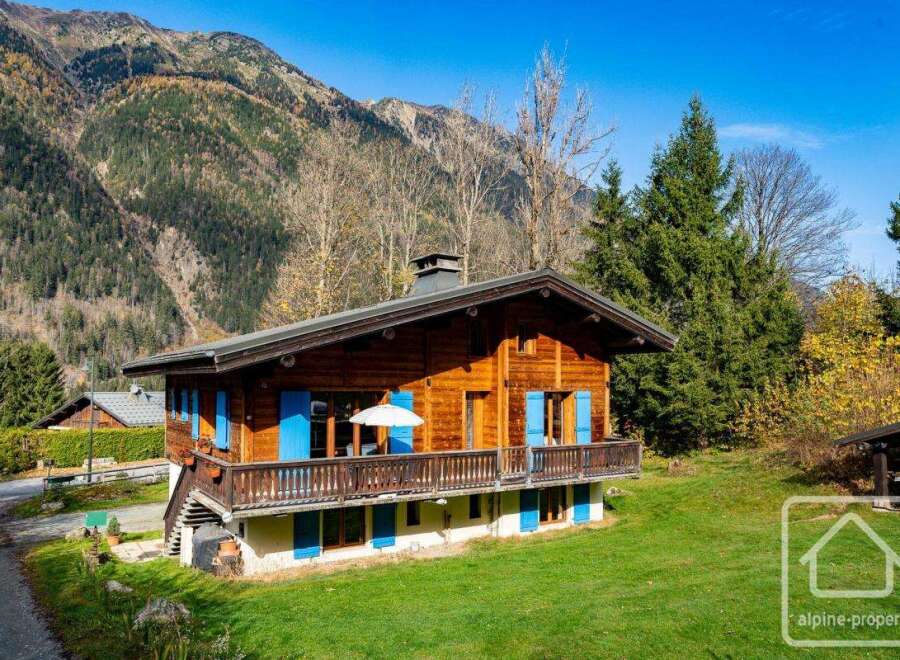 Nestled in the French Alps, this charming chalet offers breathtaking mountain views and a tranquil setting.
