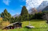 Nestled in the French Alps, this charming property boasts breathtaking mountain views and a tranquil setting.