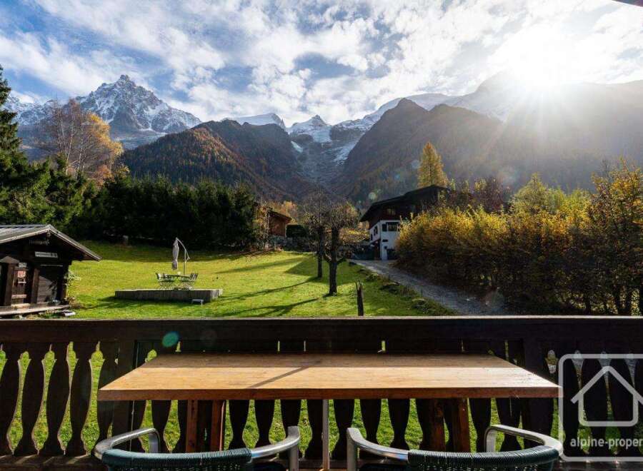 This stunning chalet boasts breathtaking views of the majestic Alps, offering a tranquil escape in a picturesque mountain setting.