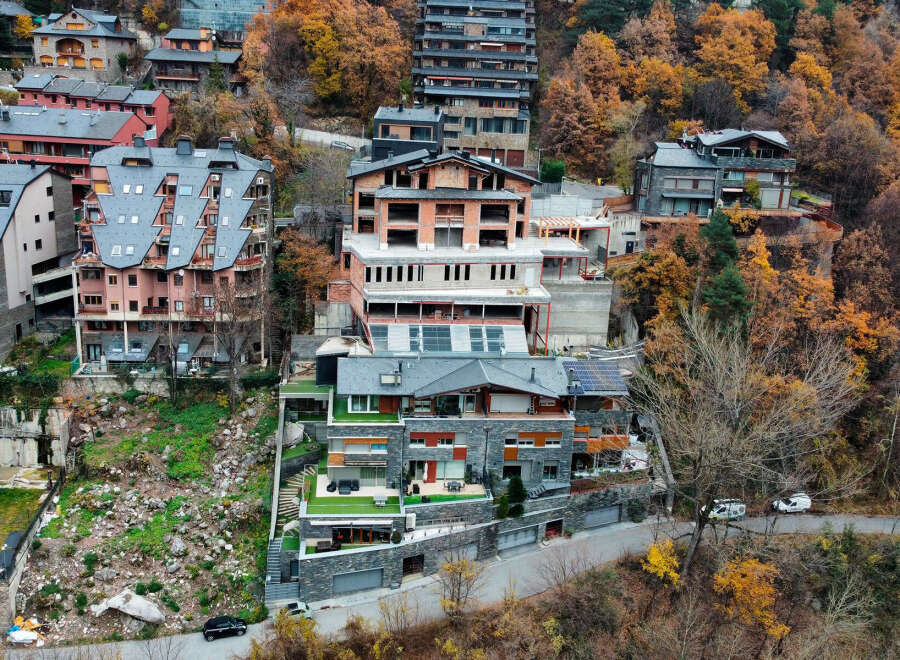 Luxury mountain home with stunning views and modern amenities.