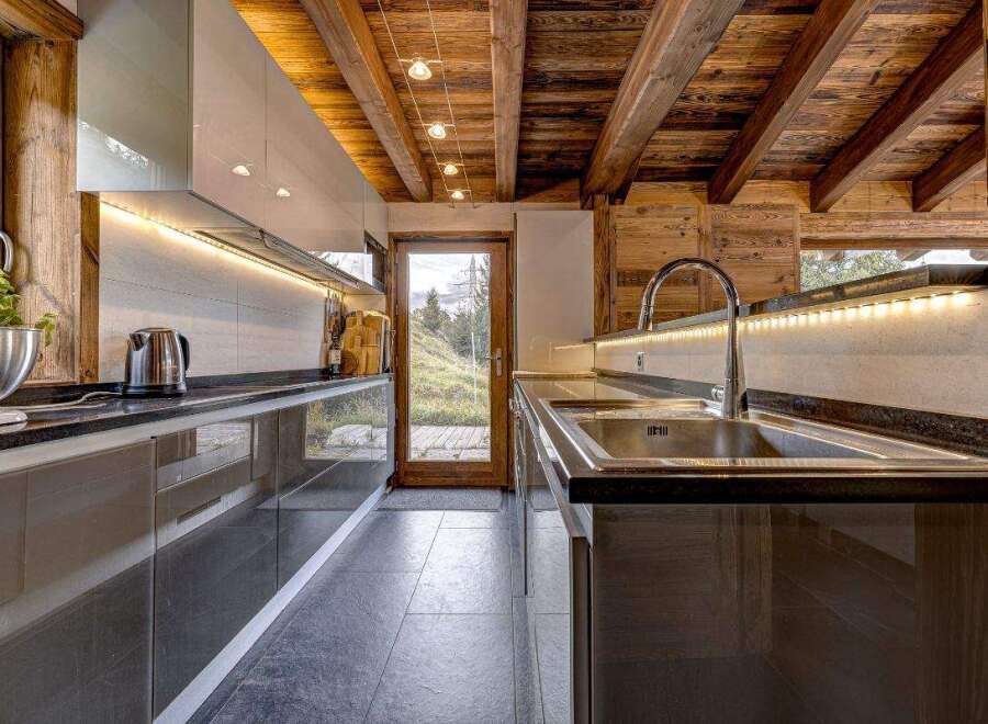 Experience the epitome of rustic elegance in this stunning kitchen.