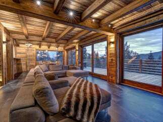 Experience luxury living in this stunning chalet, featuring exquisite wooden interiors and breathtaking views.