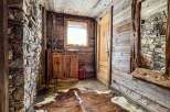 This stunning chalet boasts a rustic-chic entryway, featuring a captivating blend of reclaimed wood and natural stone.