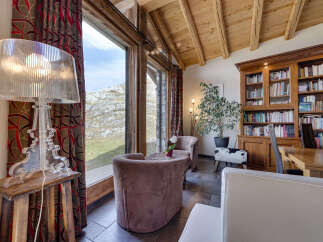 Experience the epitome of luxury living in this stunning property, boasting breathtaking views and exquisite design.