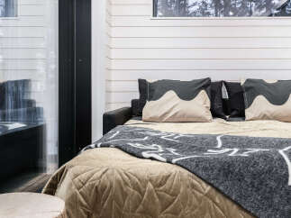 Cozy cabin bedroom with a modern design.