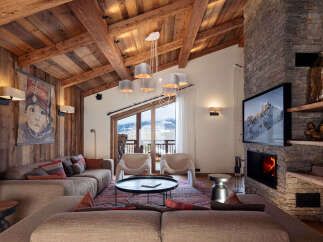 This stunning living room showcases a rustic yet modern design, perfect for a cozy mountain retreat.