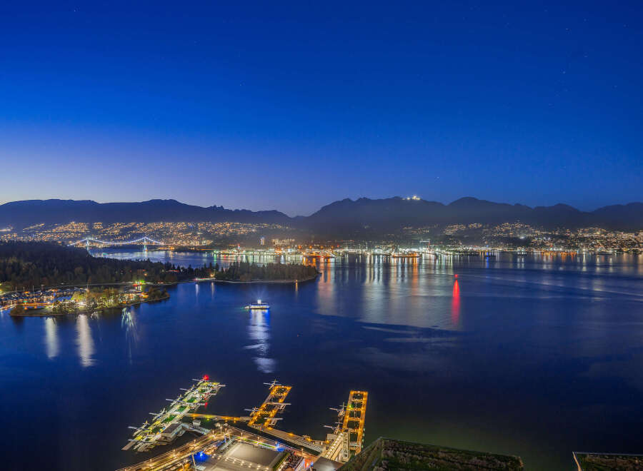 Experience breathtaking waterfront living with this stunning property, offering unparalleled views of the city skyline and serene waters.