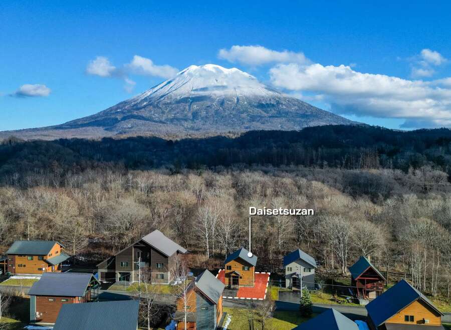 This stunning property boasts breathtaking views of the majestic Daisetsuzan mountain range.