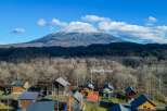 This stunning property boasts breathtaking views of the majestic Daisetsuzan mountain range.