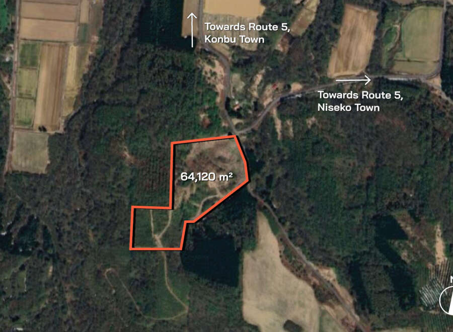 Discover this expansive 64,120 m² property nestled amidst serene forests, offering convenient access to Route 5 and the charming towns of Konbu and Niseko.