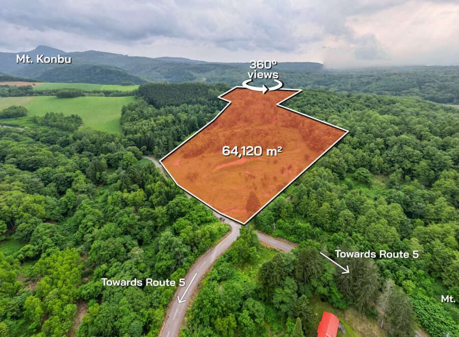 This stunning 64,120 m² property boasts breathtaking 360° views of Mt.