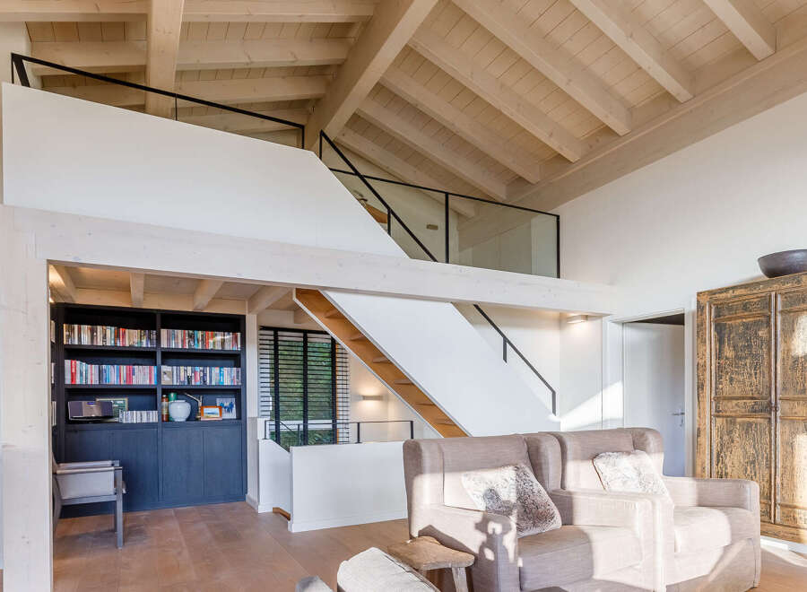Discover the charm of this stunning property, featuring a unique mezzanine level and a modern design.