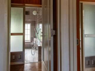This property features a unique bathroom with frosted glass doors, offering both privacy and a touch of vintage charm.