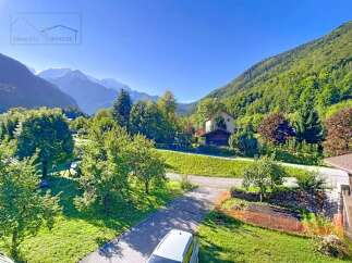 Discover breathtaking mountain views from this charming property.