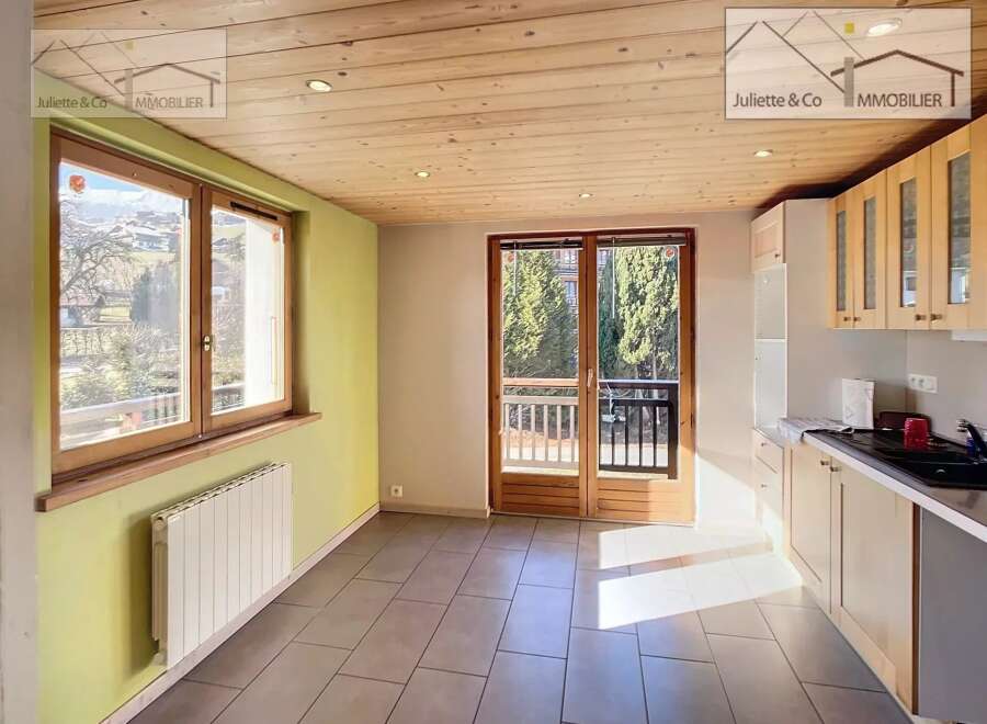 Discover this charming property featuring a bright and airy interior with a modern kitchen.