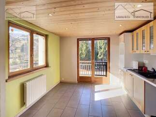 Discover this charming property featuring a bright and airy interior with a modern kitchen.