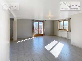 Discover this bright and airy property, featuring a spacious living area with stunning views.