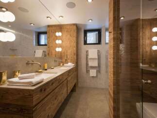 This luxurious bathroom boasts a stunning wooden design, creating a warm and inviting atmosphere.