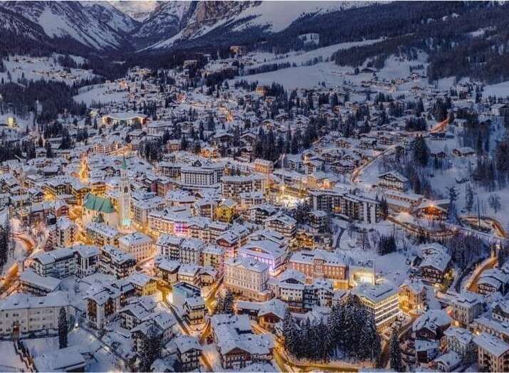 Discover the charm of this snow-covered village nestled in the mountains.