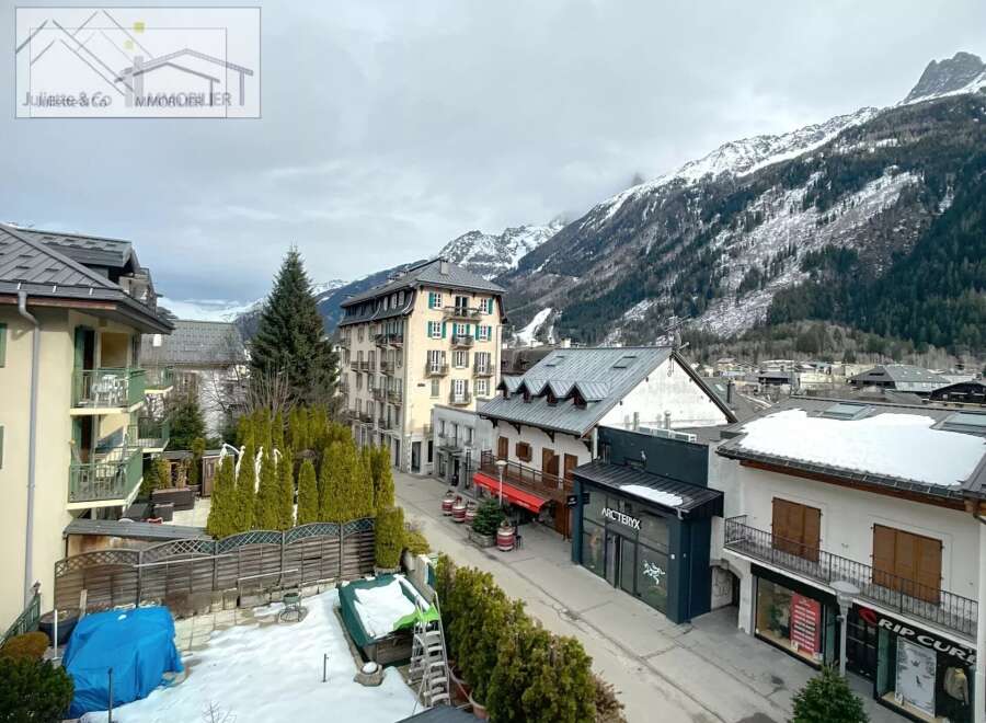 Discover a charming property nestled in a picturesque mountain town.