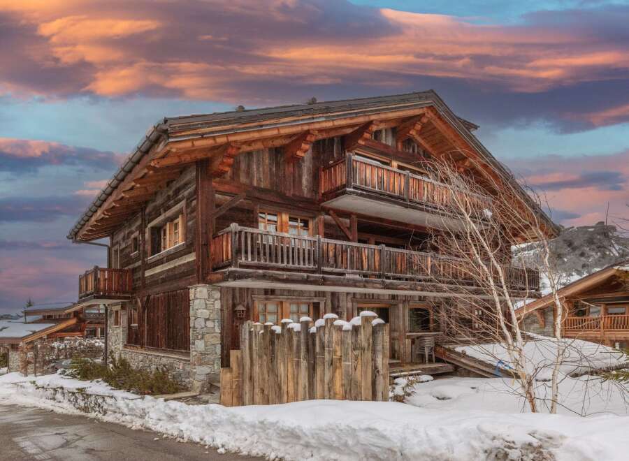 This stunning chalet boasts a rustic-chic design with exposed wooden beams and stone accents.