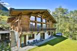 This stunning wooden chalet offers a luxurious retreat with breathtaking mountain views.