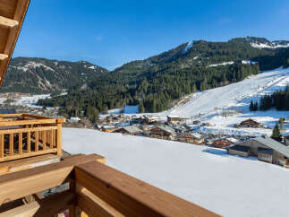 This stunning chalet boasts breathtaking views of the snow-capped mountains and ski slopes.