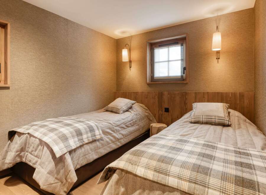 Cozy bedroom with two twin beds, perfect for a relaxing getaway.