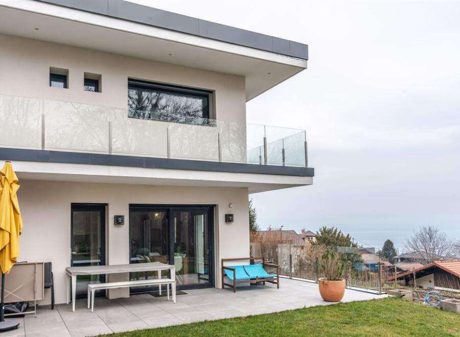 Modern house with a spacious patio, perfect for outdoor entertaining.