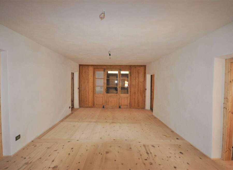 Discover the charm of this inviting space, featuring warm wooden floors and a bright, airy atmosphere.