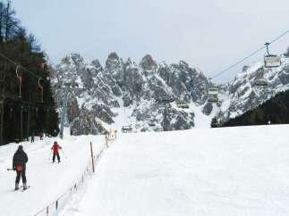 Enjoy a winter wonderland at this stunning ski resort! The property boasts breathtaking mountain views and well-groomed slopes perfect for all skill levels.
