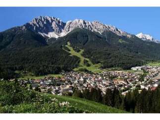 Discover the breathtaking beauty of this mountain town nestled at the foot of majestic peaks.